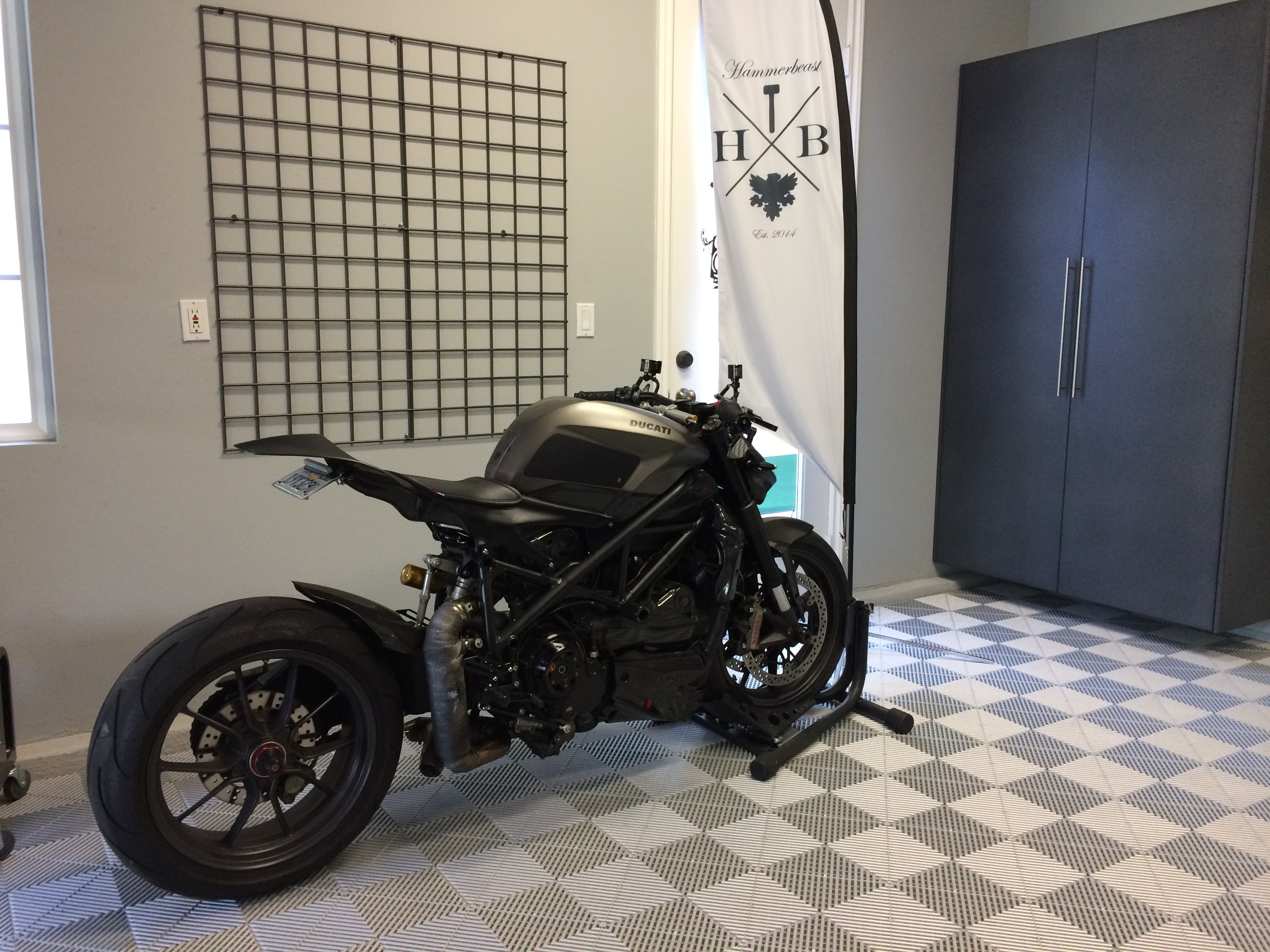 2010 Ducati Streetfighter photo 102